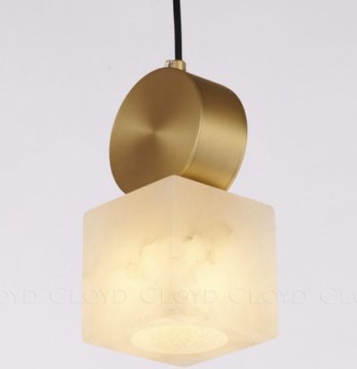 MARBLE CUBE GOLD – Луксозен пендел от естествен мрамор със златен акцент | G9