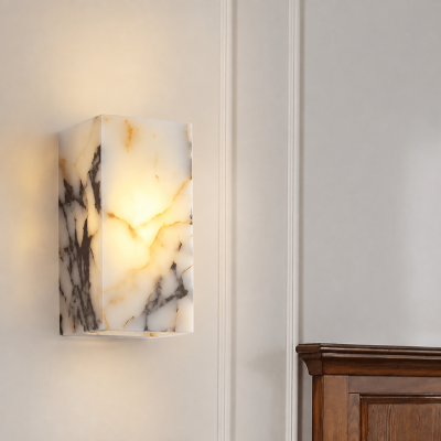 Дизайнерски аплик ALABASTER VEIL – естествен мрамор, 2×G4, 80×80×160 мм