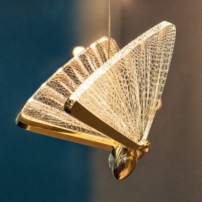 Дизайнерски LED пендел AURELIA BUTTERFLY – светеща пеперуда от стъкло и злато, 3000K